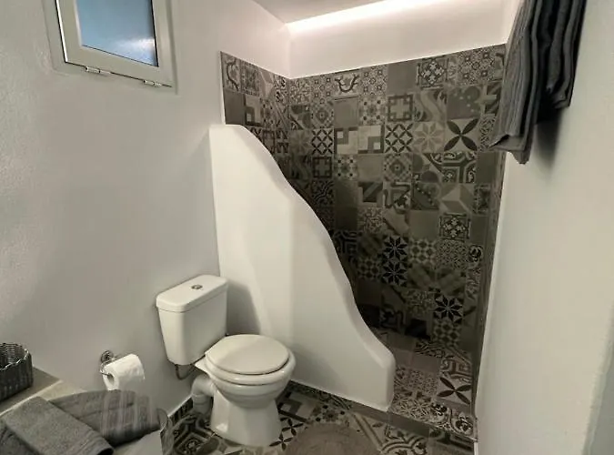 White And Grey Tinos