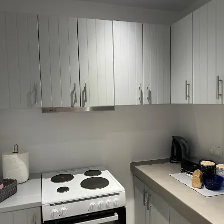 White And Grey Tinos Apartment *