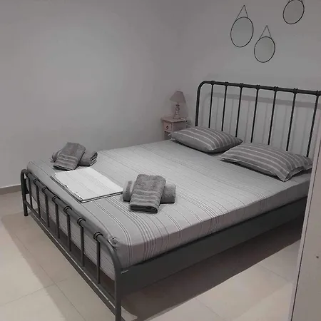 White And Grey Tinos Apartment