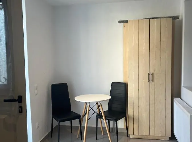 Apartment White And Grey Tinos