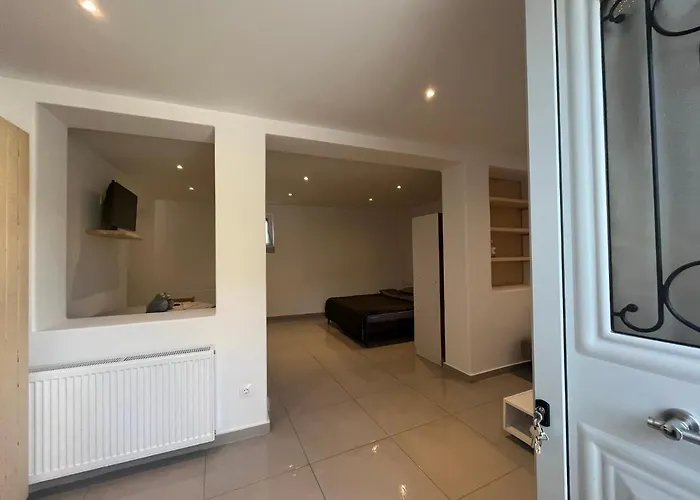 White And Grey Tinos Apartment