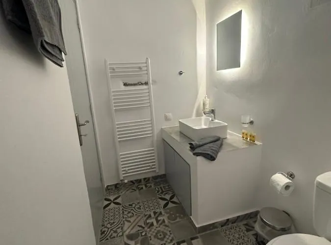 White And Grey Tinos Apartment