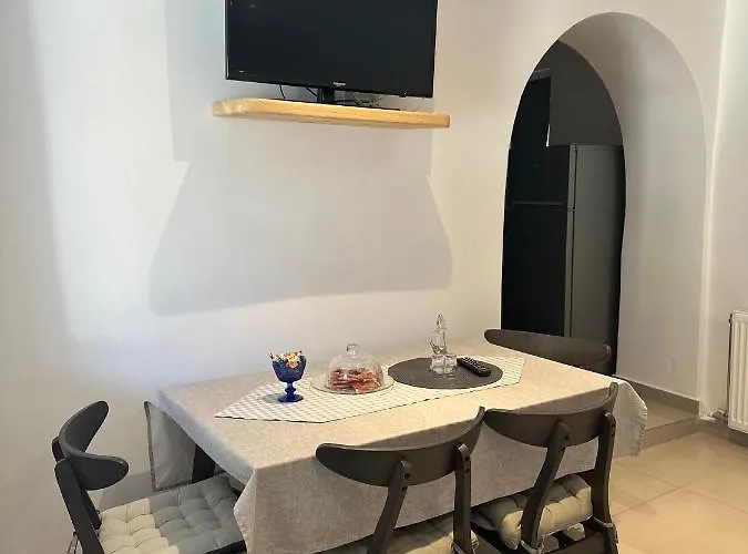 Apartment White And Grey Tinos